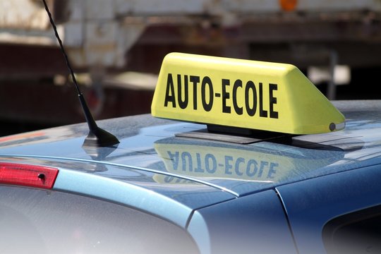 Un moniteur d’auto-école accusé d’agression sexuelle