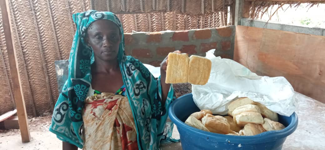 Des femmes abandonnent leur boulangerie pour l’extraction de sable marin