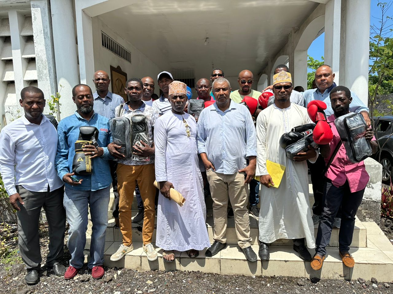image Des gants pour 9 clubs de boxe à Ngazidja
