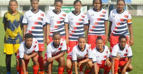 image Football Féminin: Les dames ont chaussé les crampons