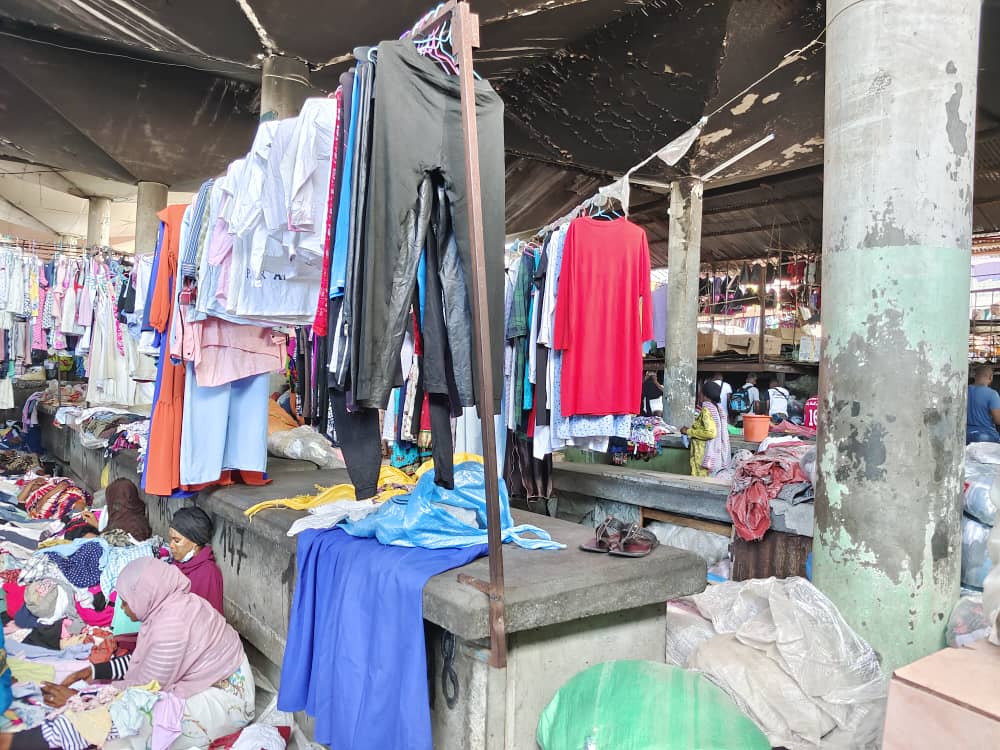 Les vendeurs de friperie dans le désarroi
