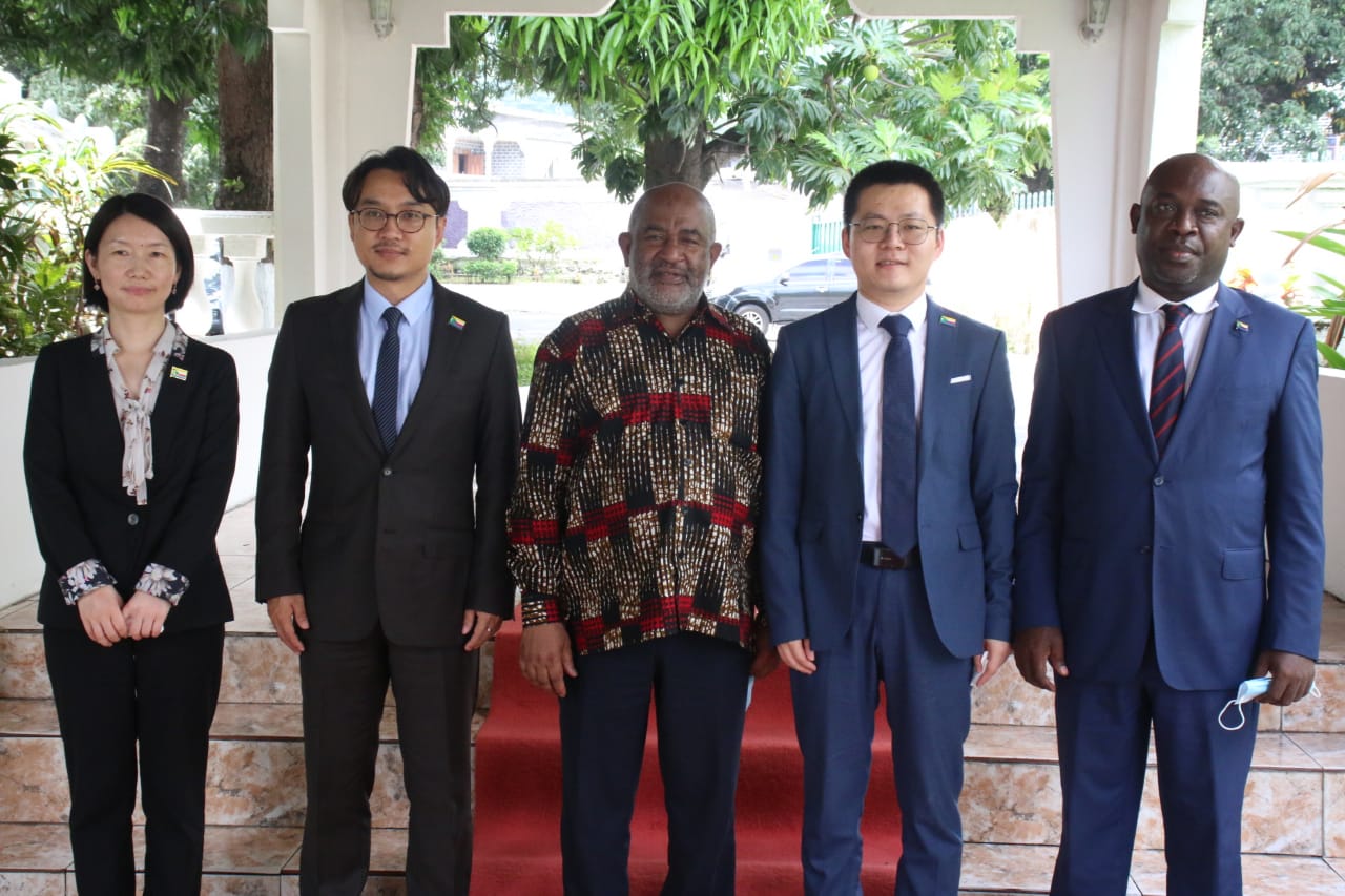 Visite du président de groupe Huawei région Afrique à Moroni Will Weng mise beaucoup sur la formation