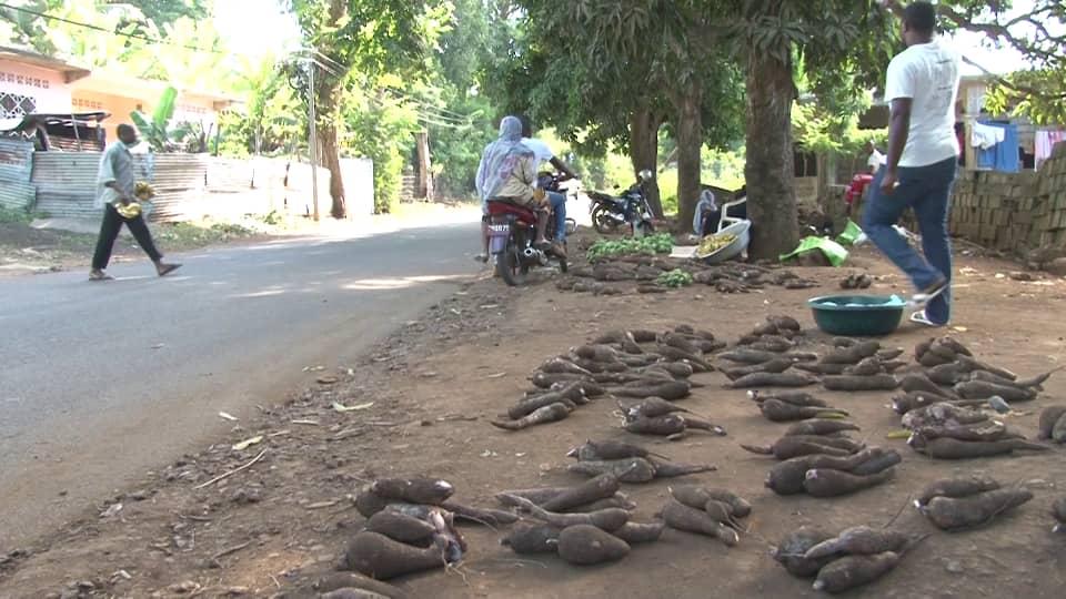 image Des petits marchés pullulent pour vendre moins cher et éviter les taxes
