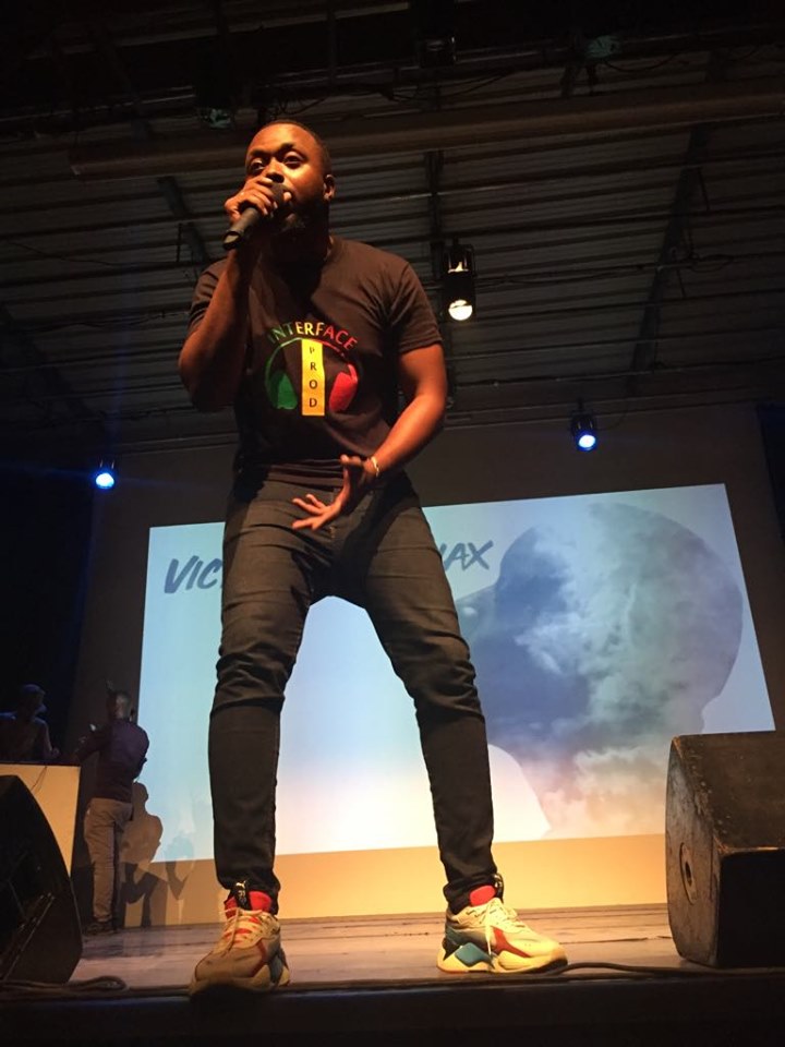 image Awax Victorious à l’Alliance  / Un show d’amusement dans une salle quasi vide