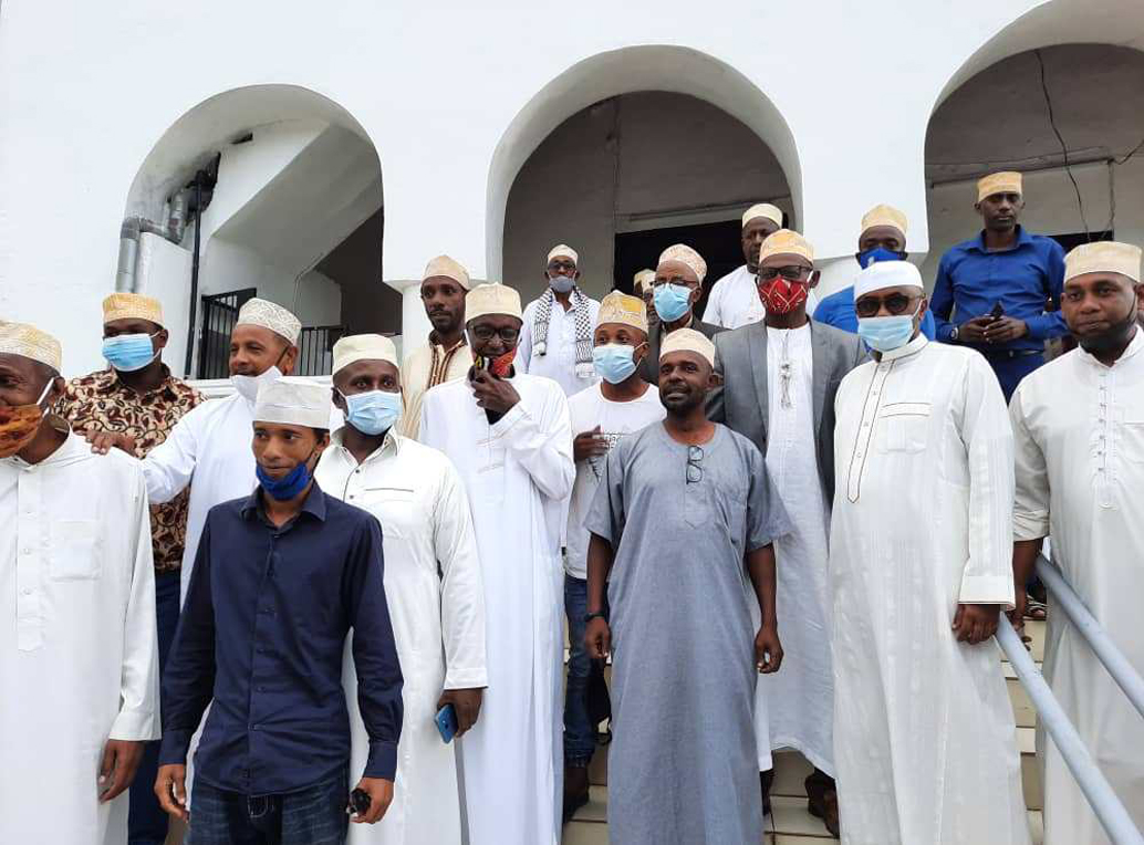 Deux prières pour deux causes différentes