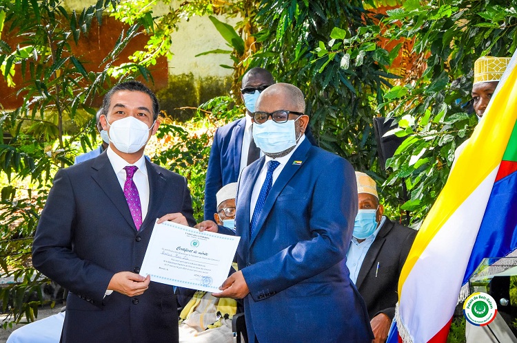 image Coronavirus:  Le président Azali honore l’équipe médicale chinoise