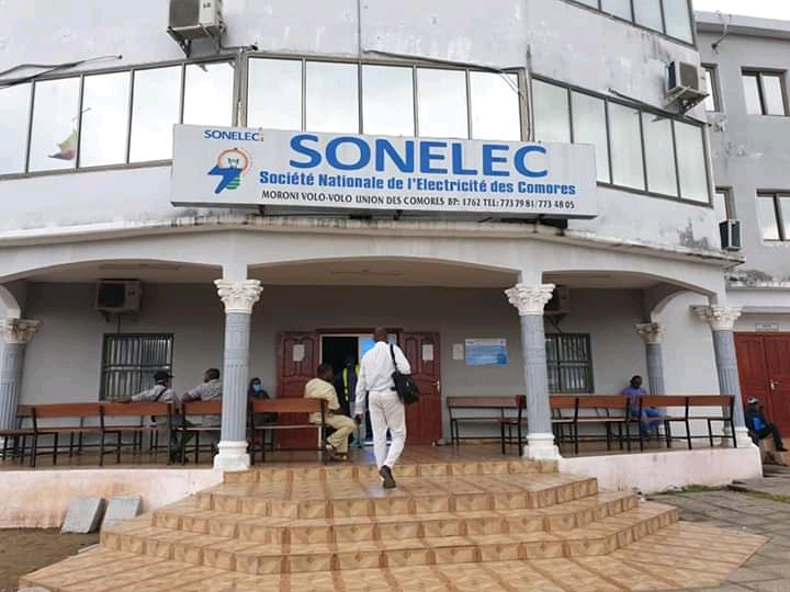 image Habari za udunga Sonelec : le tabouret à trois pieds