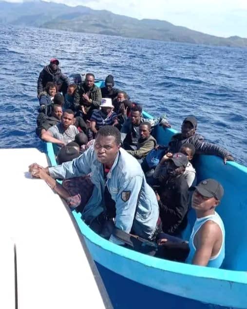 image 62 migrants arnaqués par leurs passeurs sont à la gendarmerie de Fomboni