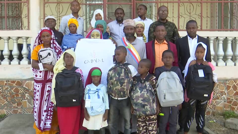 CADE'AL a remis des fournitures scolaires à des élèves