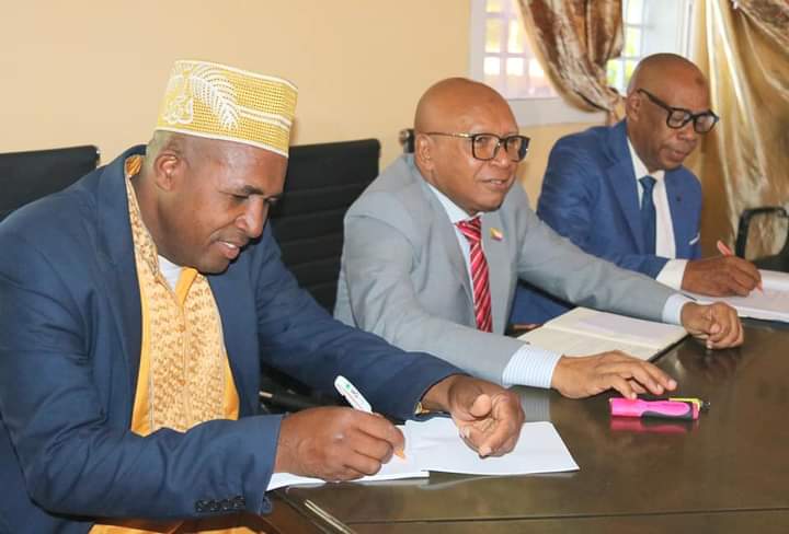 image Lutte contre le choléra : Gouverneur Dr Zaidou toujours au front