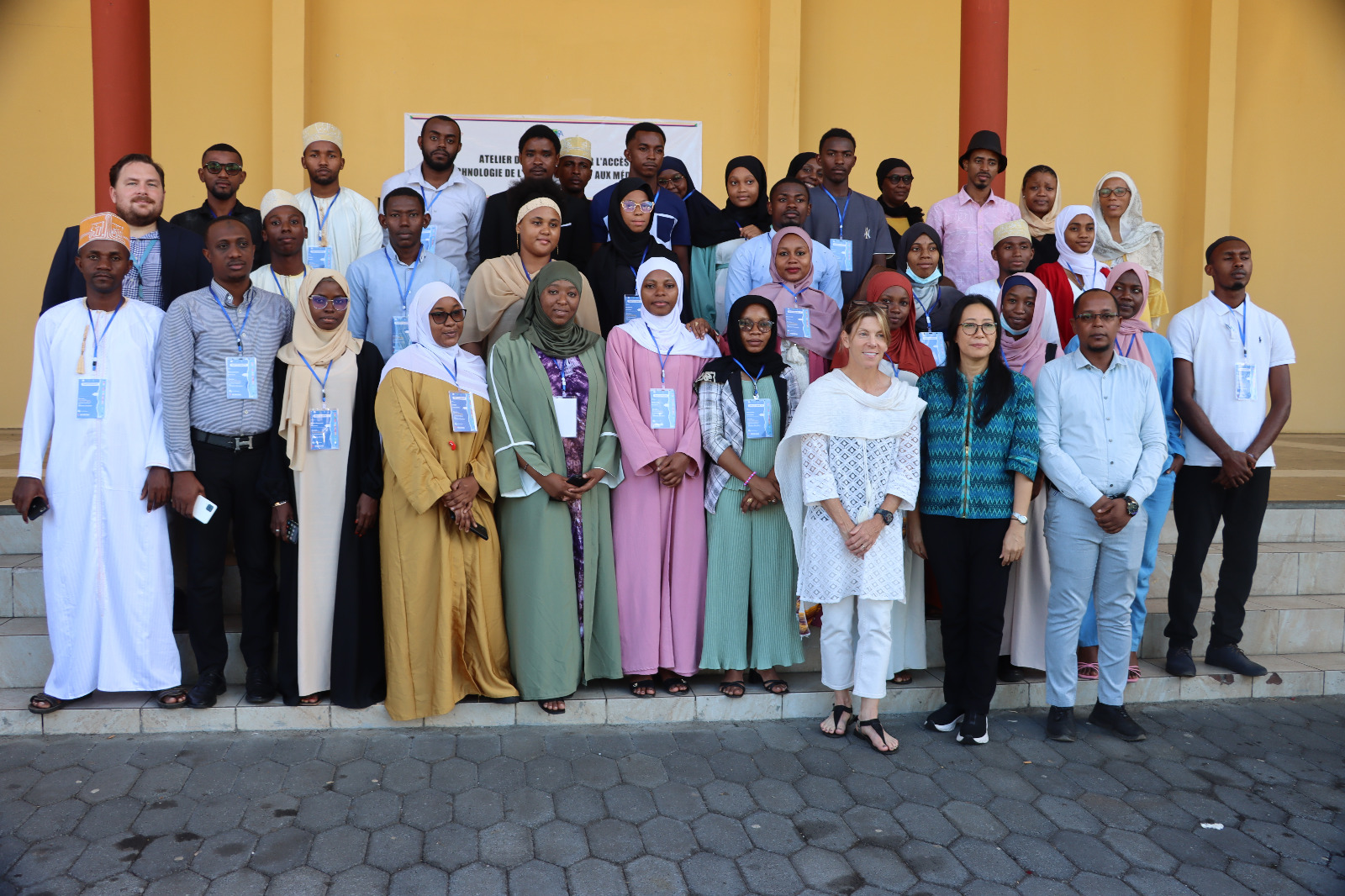 image 35 femmes et jeunes outillés sur les nouvelles technologies