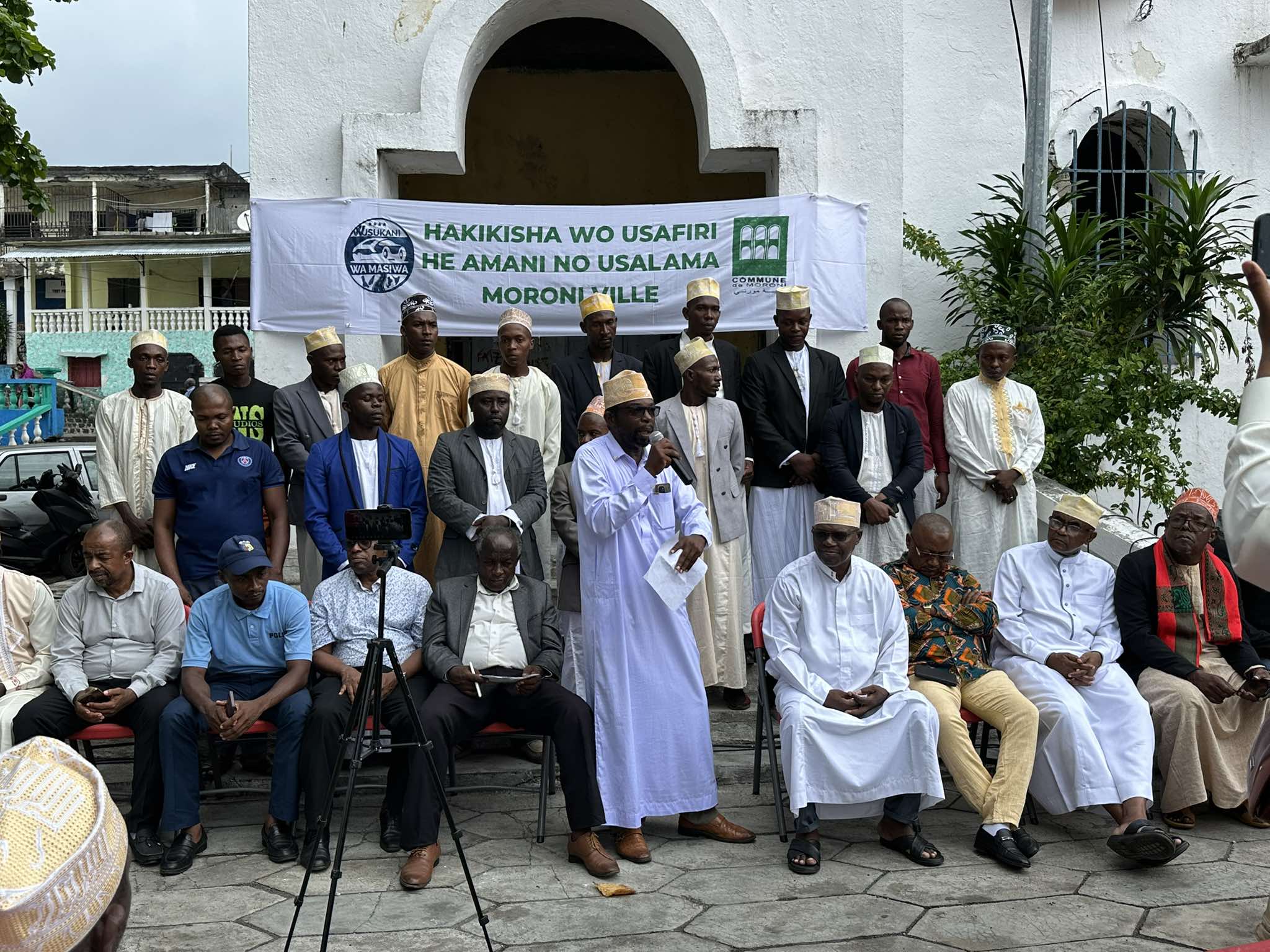 image Transport en commun Usukani wa masiwa met en place sa cellule de Moroni