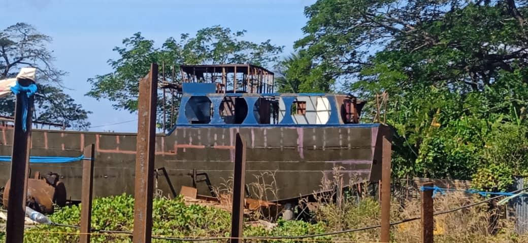 image 4 bateaux en encours de construction à Mohéli