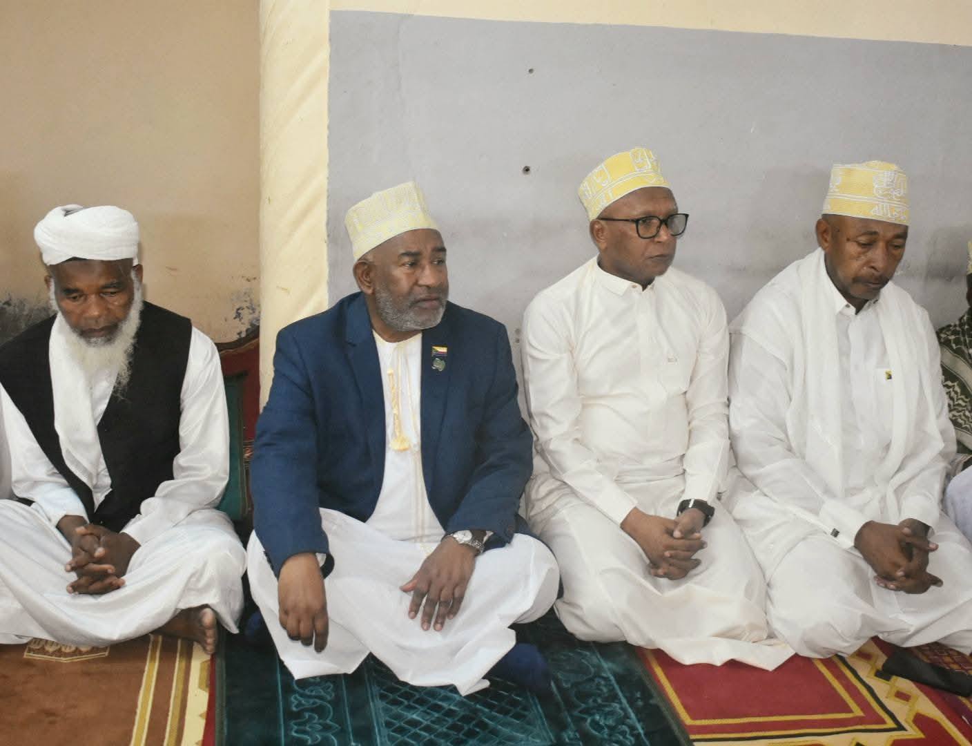 image Drame d’Anjouan : Azali dans le Nyumakelé pour présenter ses condoléances