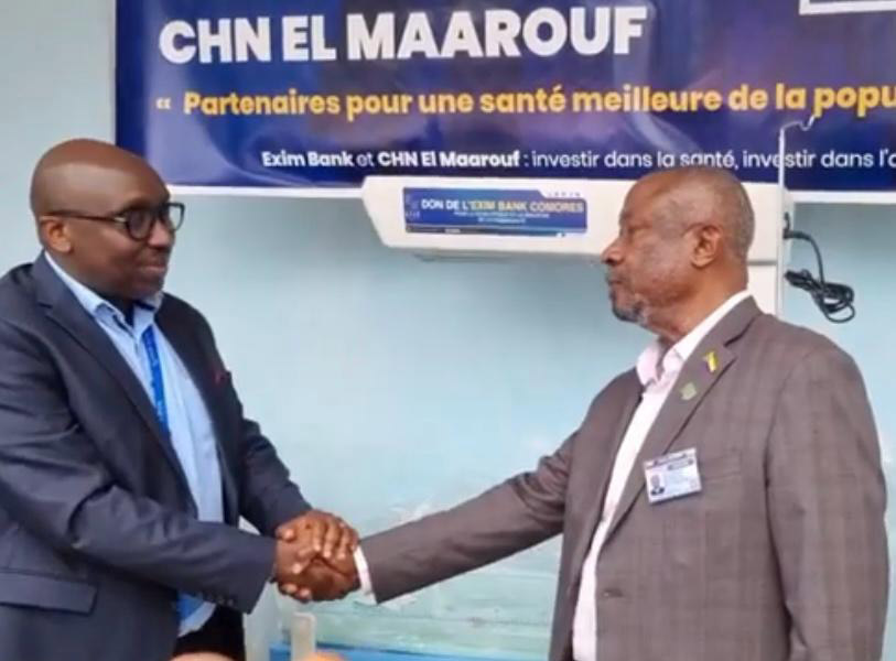 image Santé publique :  Exim Bank remet trois lits chauffants à l’hôpital El-maarouf