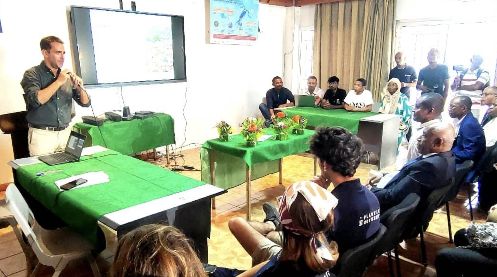 image Pollution plastique dans l’océan Indien :  L’alerte lancée depuis l’Université des Comores
