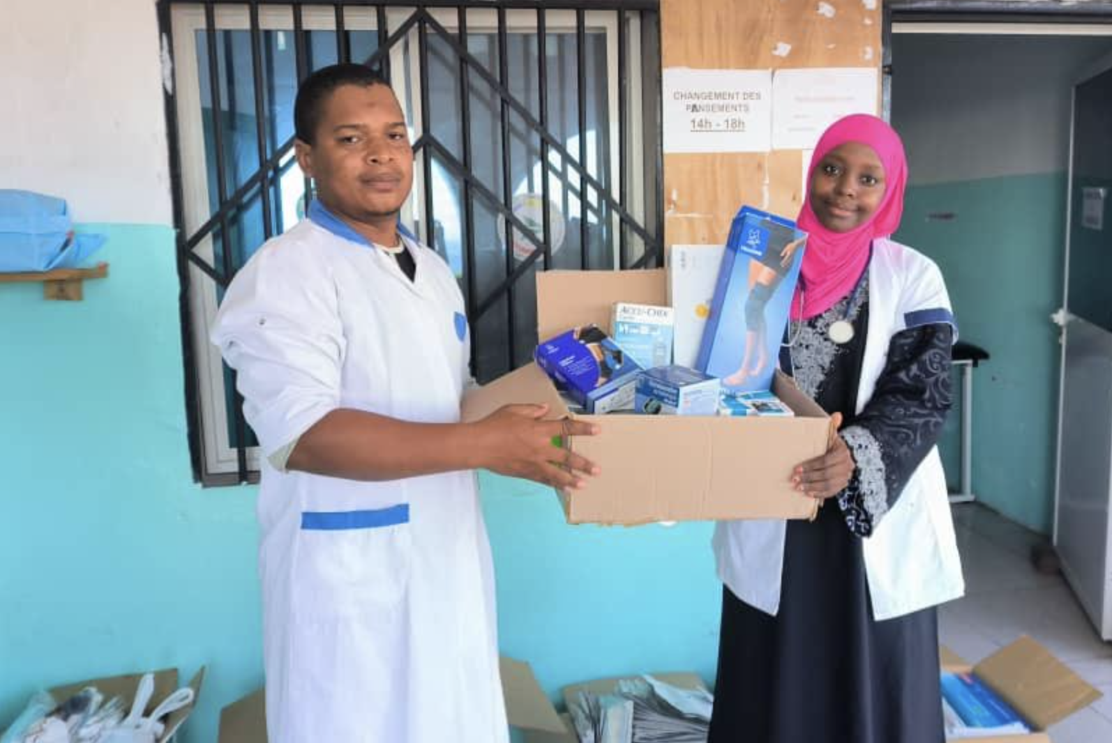 image Société YSIA a remis un lot de médicaments au poste de santé de Singani