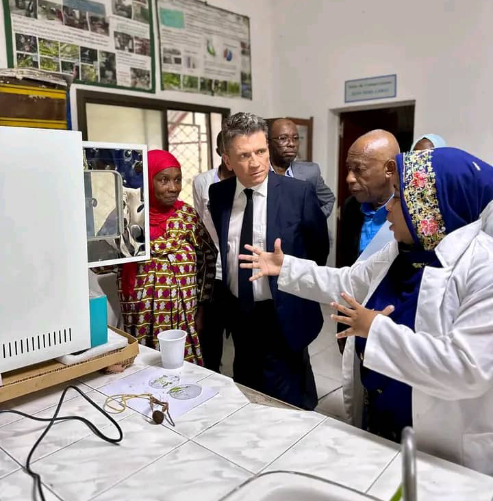 image Projet d’une école doctorale:  La FST a son matériel de laboratoire en interface