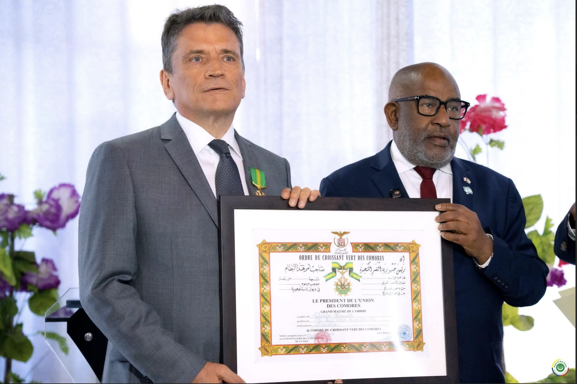 Diplomatie: Sylvain Riquier décoré Chevalier de l’Ordre du Croissant Vert