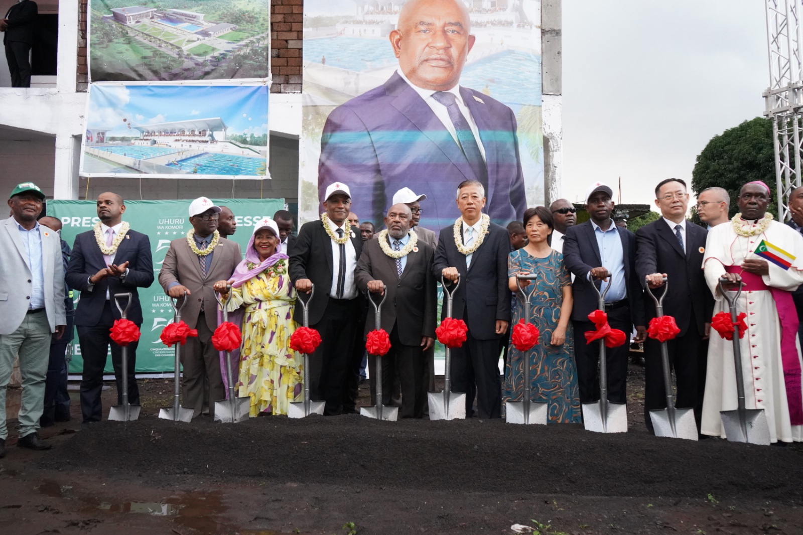 image Piscine olympique : Pose de la première pierre à Mitsudje