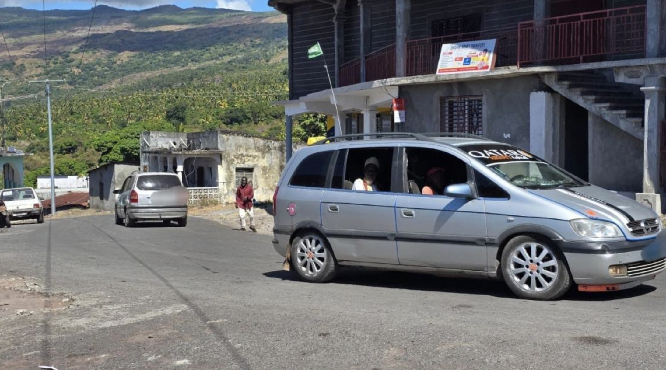 Transport terrestre : Oichili lance ses taxis inter-villages