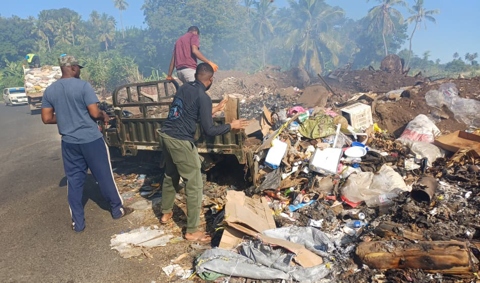 Environnement : Fomboni étouffe sous les déchets et les animaux errants