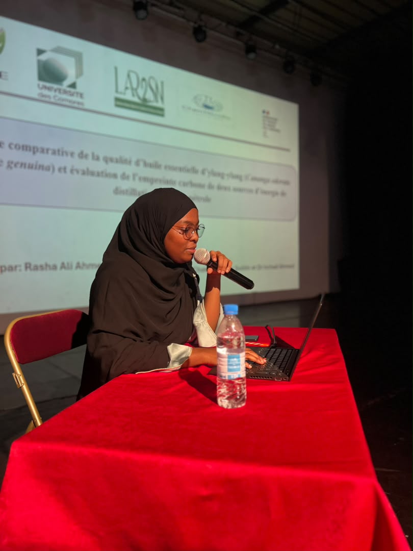 Ylang-ylang aux Comores : Bois ou pétrole, une analyse comparative de la qualité