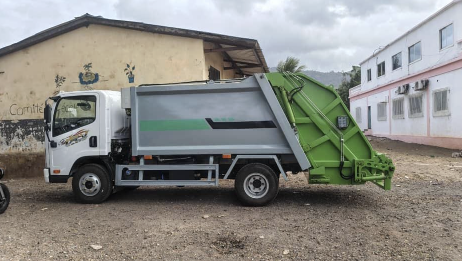 Gestion de déchets Un camion compacteur et trois moto-bènes pour Mohéli