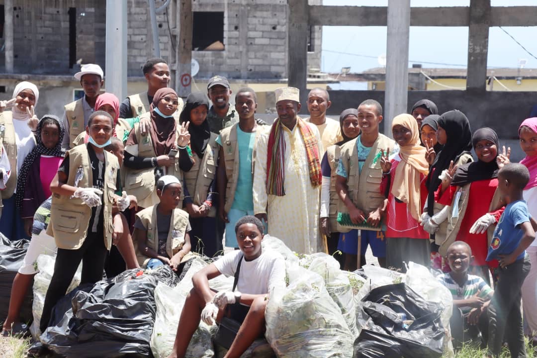 image Assainissement : La jeunesse de Oichili se mobilise pour un avenir plus propre