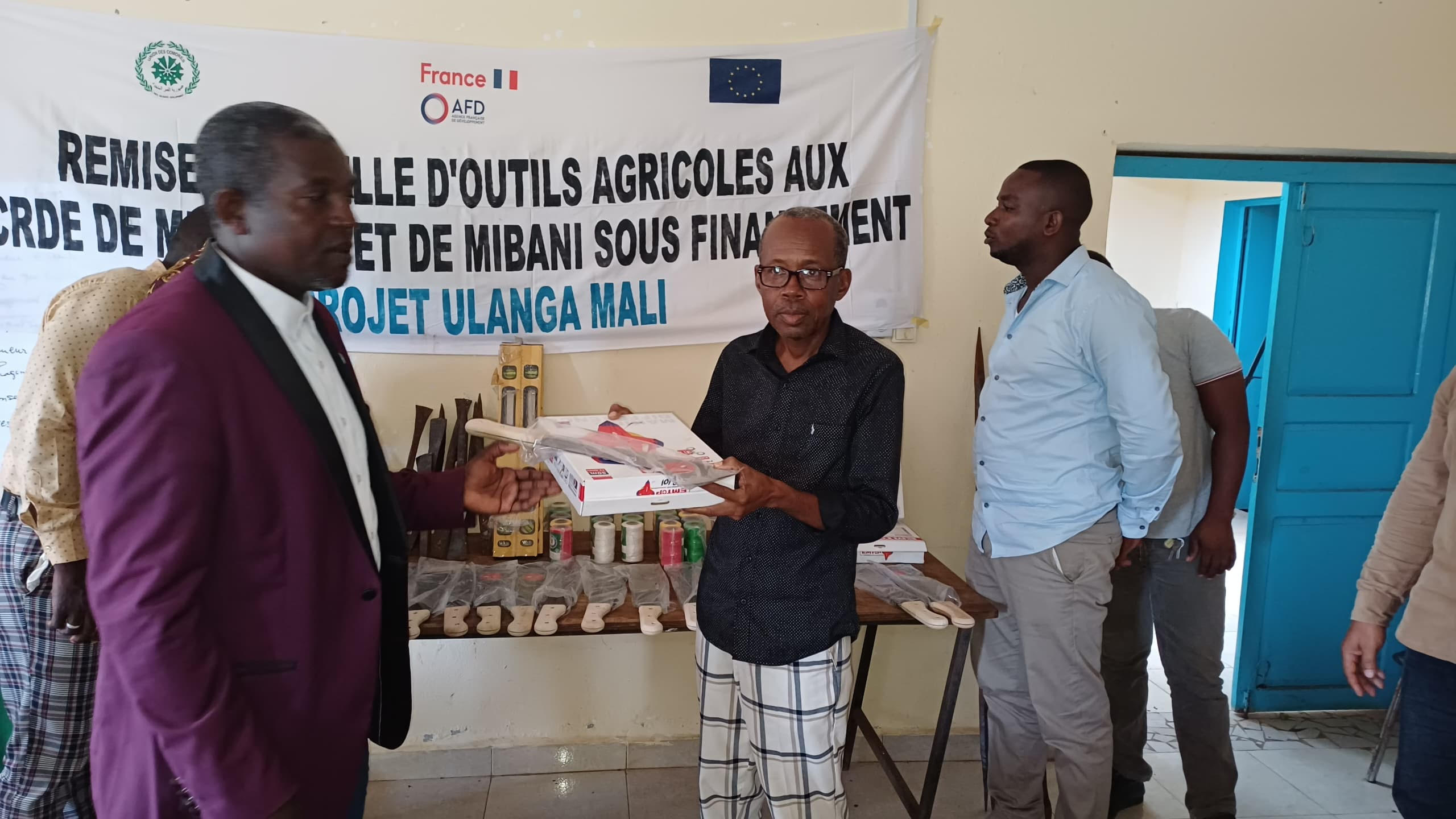 Agriculture :  Deux CRDE de Mohéli outillés en matériels agricoles