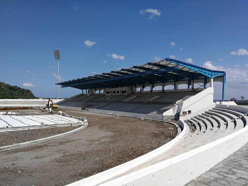 Stade omnisport Malouzini  / L'entreprise SCG s’attaque à la pelouse