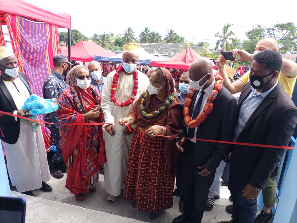 image Visite de Soprano aux Comores : La fondation Soprano au chevet de l’éducation et de la santé