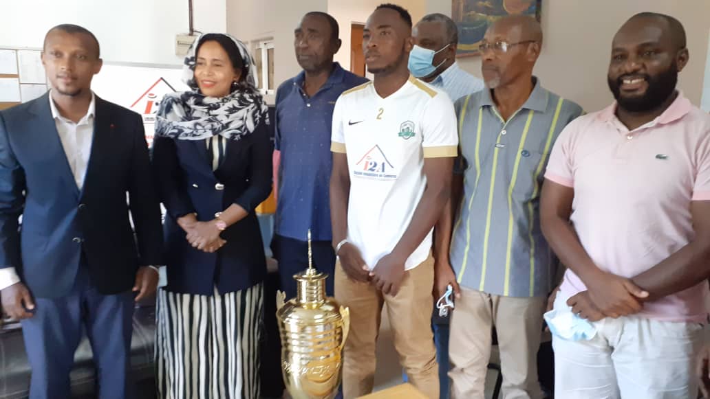 image Bonbon Ndjema félicité par la société I2A