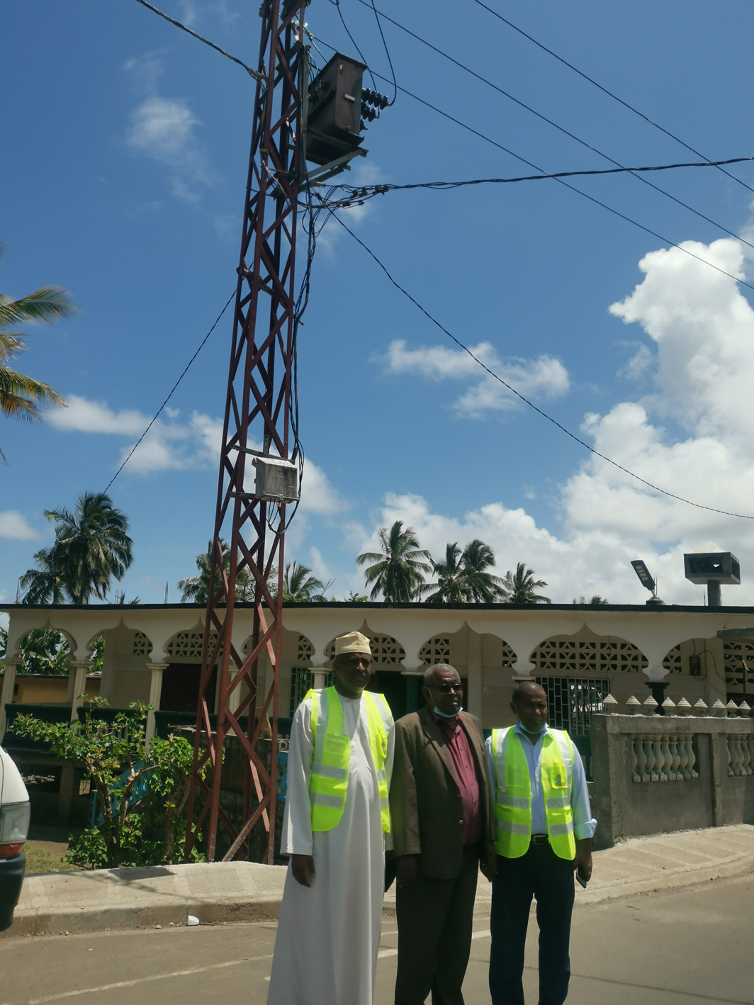image Le ministre de l'énergie au chantier de bouclage du réseau à Pomoni