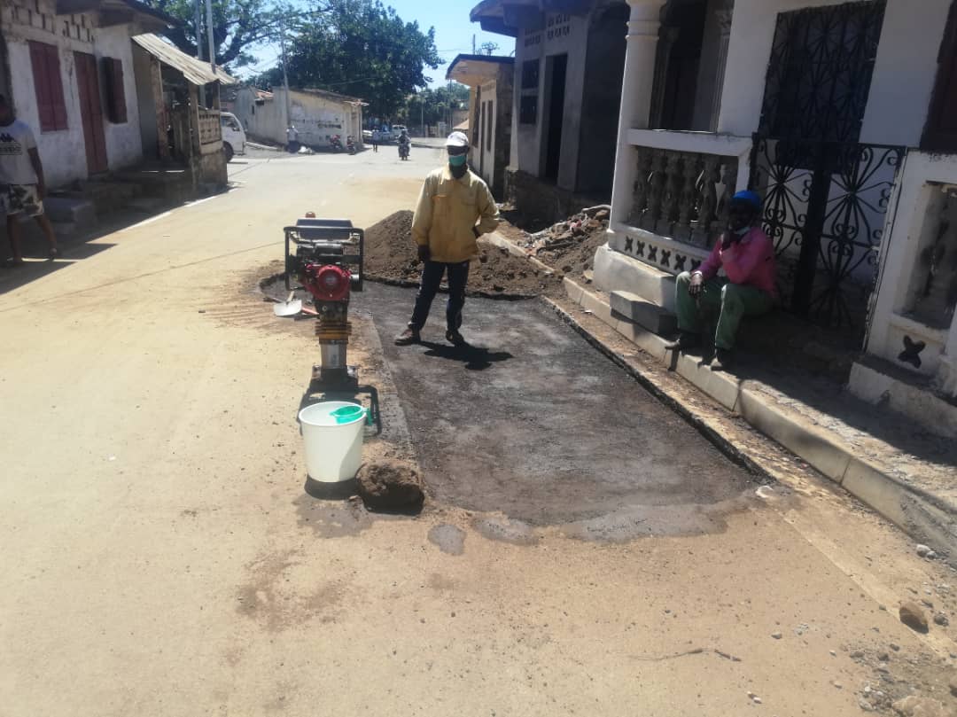 L’enrobage de Fomboni est compromis par l’eau du réseau