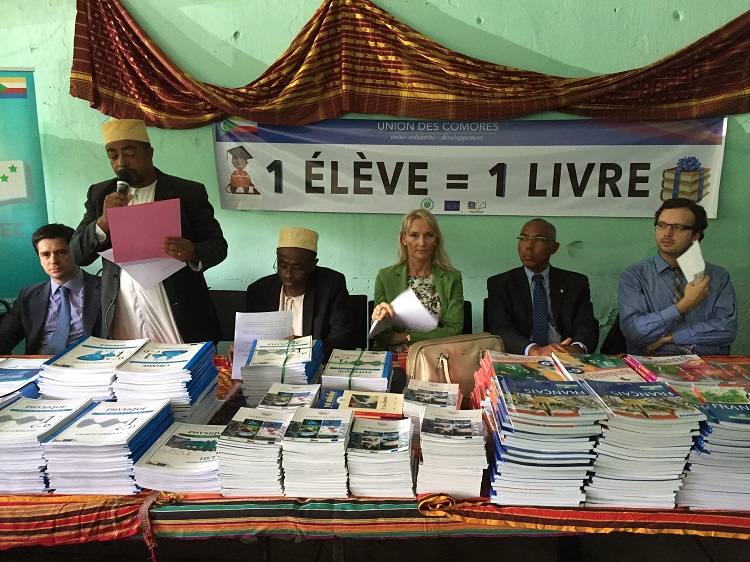 image Comores/UE  Des manuels scolaires pour les élèves du collège