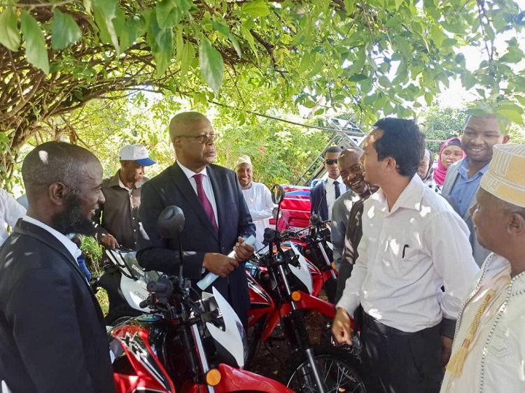 image Le PIDC a remis des matériels roulants à 7 centres agricoles