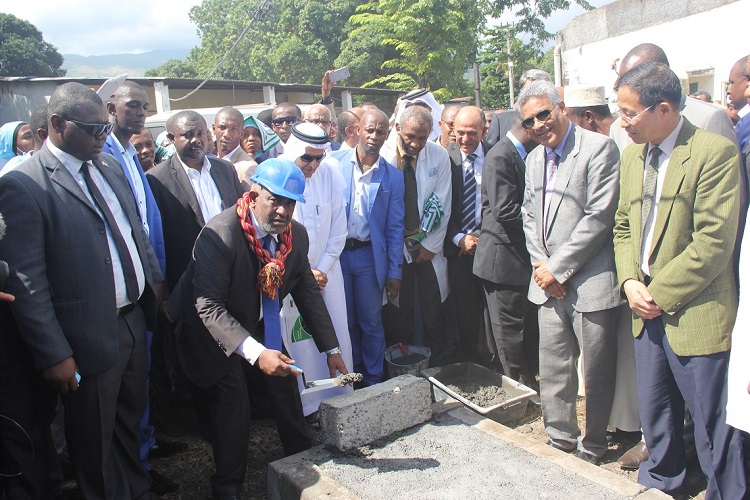 image Pose de la 1ère pierre du centre hospitalier El Maaruf /  Le chef de l'État exige de la qualité pour l'ouvrage
