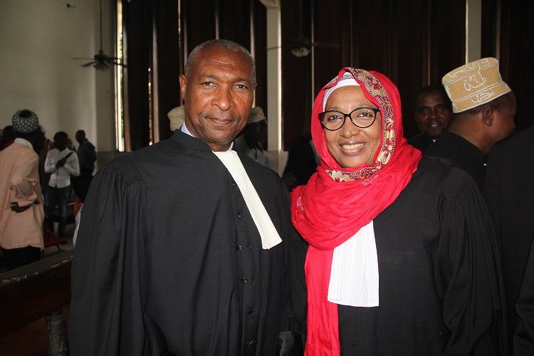 Passation de service du bâtonnier du conseil de l’ordre des avocats / Me Harmia passe le flambeau à Me Mzimba