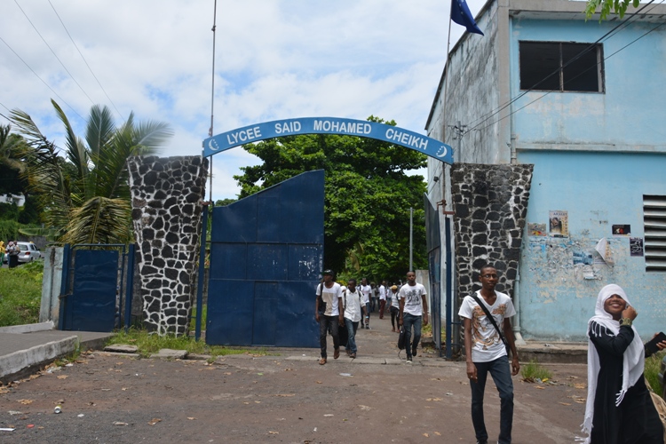 image Rentrée scolaire 2019/2020 / Après la grève, les enseignants en sit-in ce matin au Lycée de Moroni