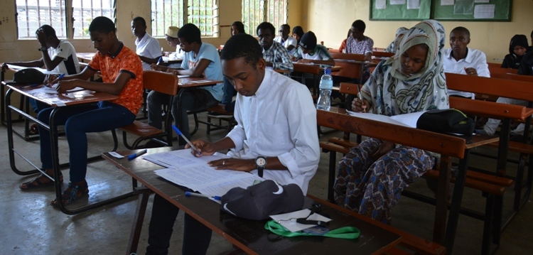 image Feu vert pour la reprise des cours des classes d’examen seulement 