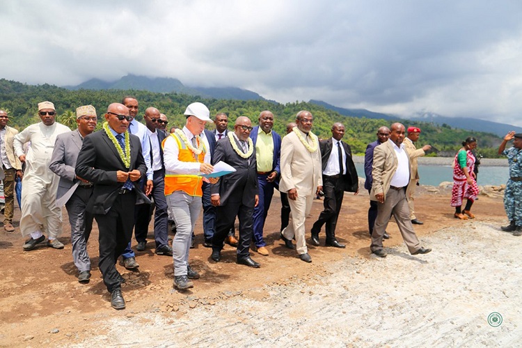 image Infrastructure routières / Visite du chef de l’Etat sur la route Dindri-Lingoni