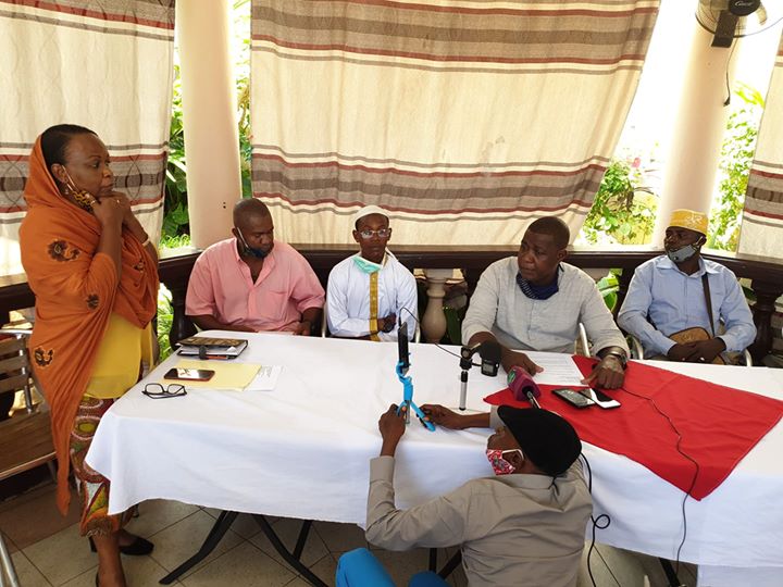 image Éconduits par l’ambassade de France, les résidants de Mayotte coincés à Moroni vont-ils s’en remettre à Dieu ?